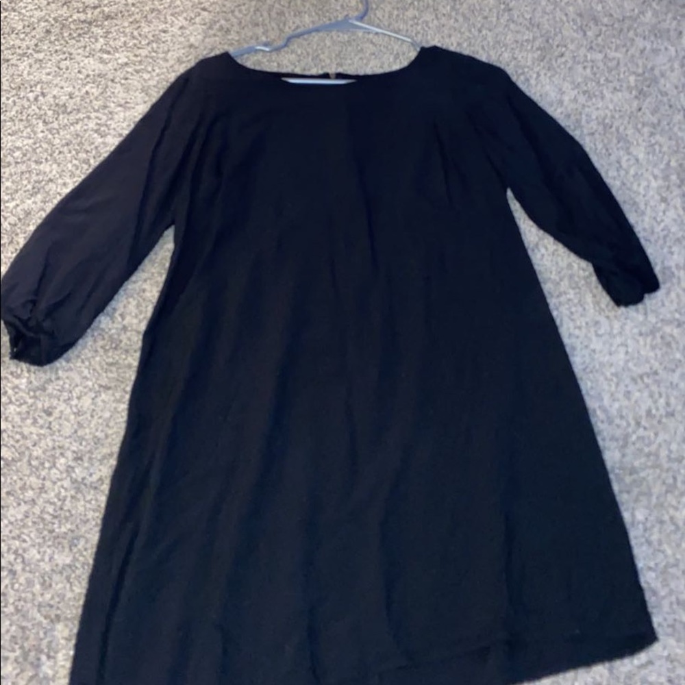 Short black dress with long sleeves and zip back